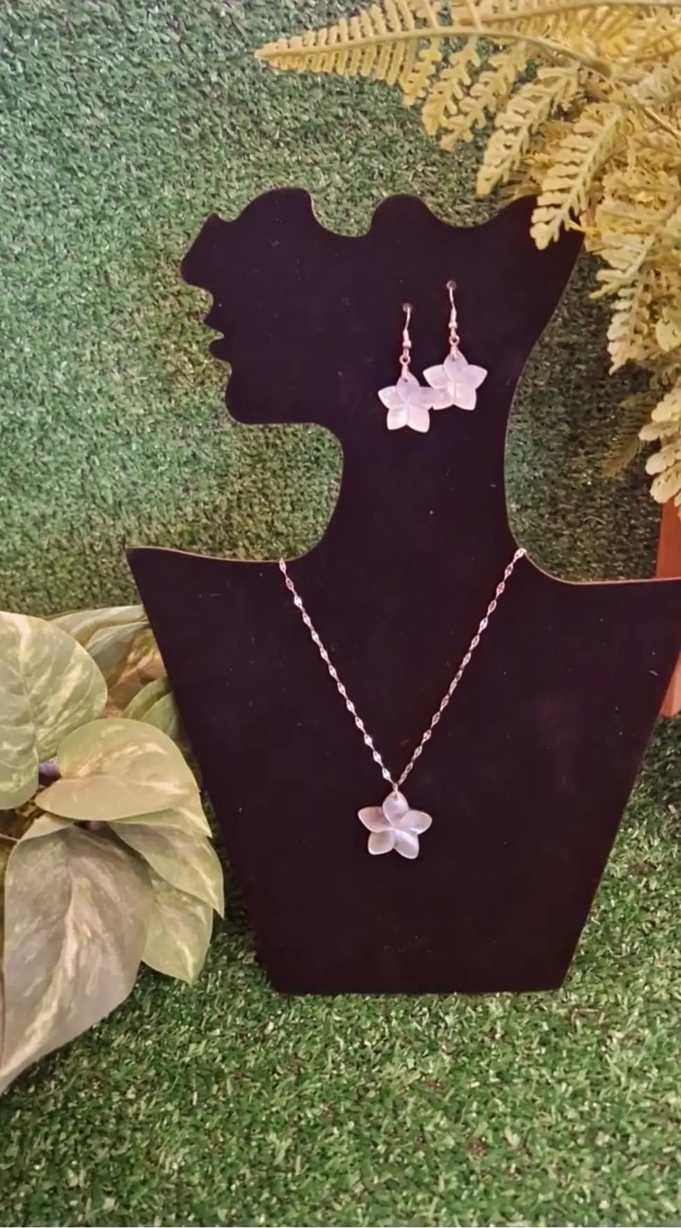 Ensemble collier en Nacre Tipanier + Boucles d'Oreilles