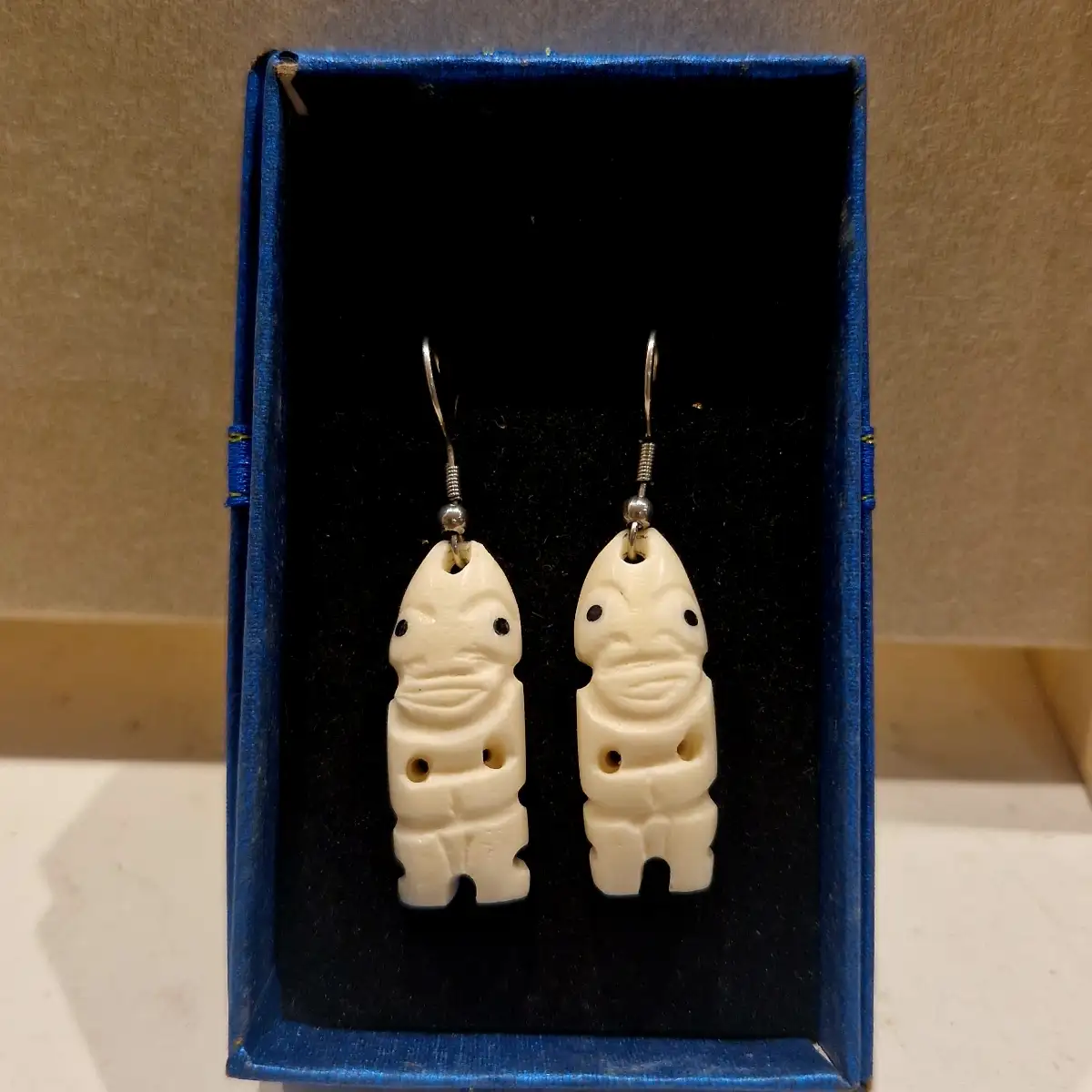 BO clou gravé en os + abalone "ENATA"